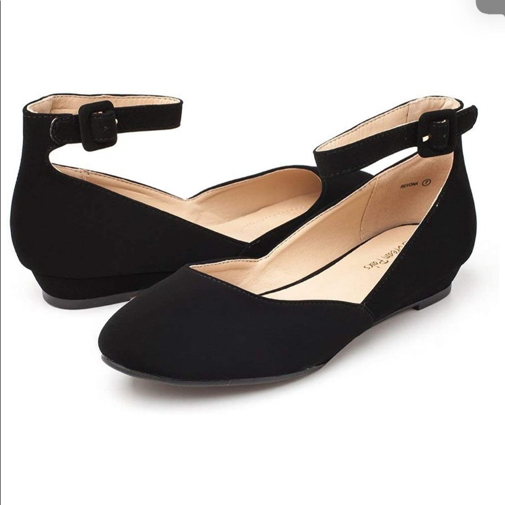 Black flat ballet